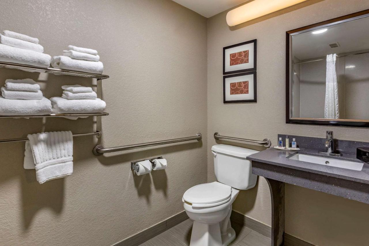 Comfort Suites Pineville - Ballantyne Area Exteriör bild