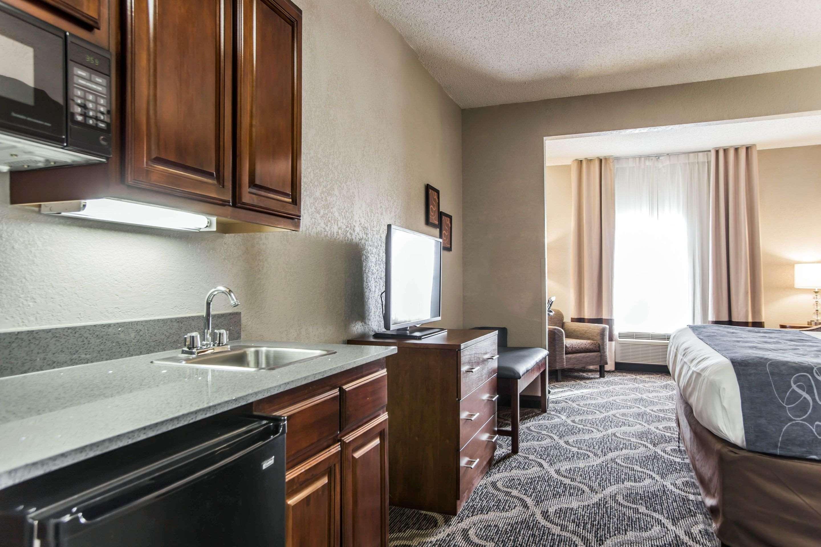 Comfort Suites Pineville - Ballantyne Area Exteriör bild