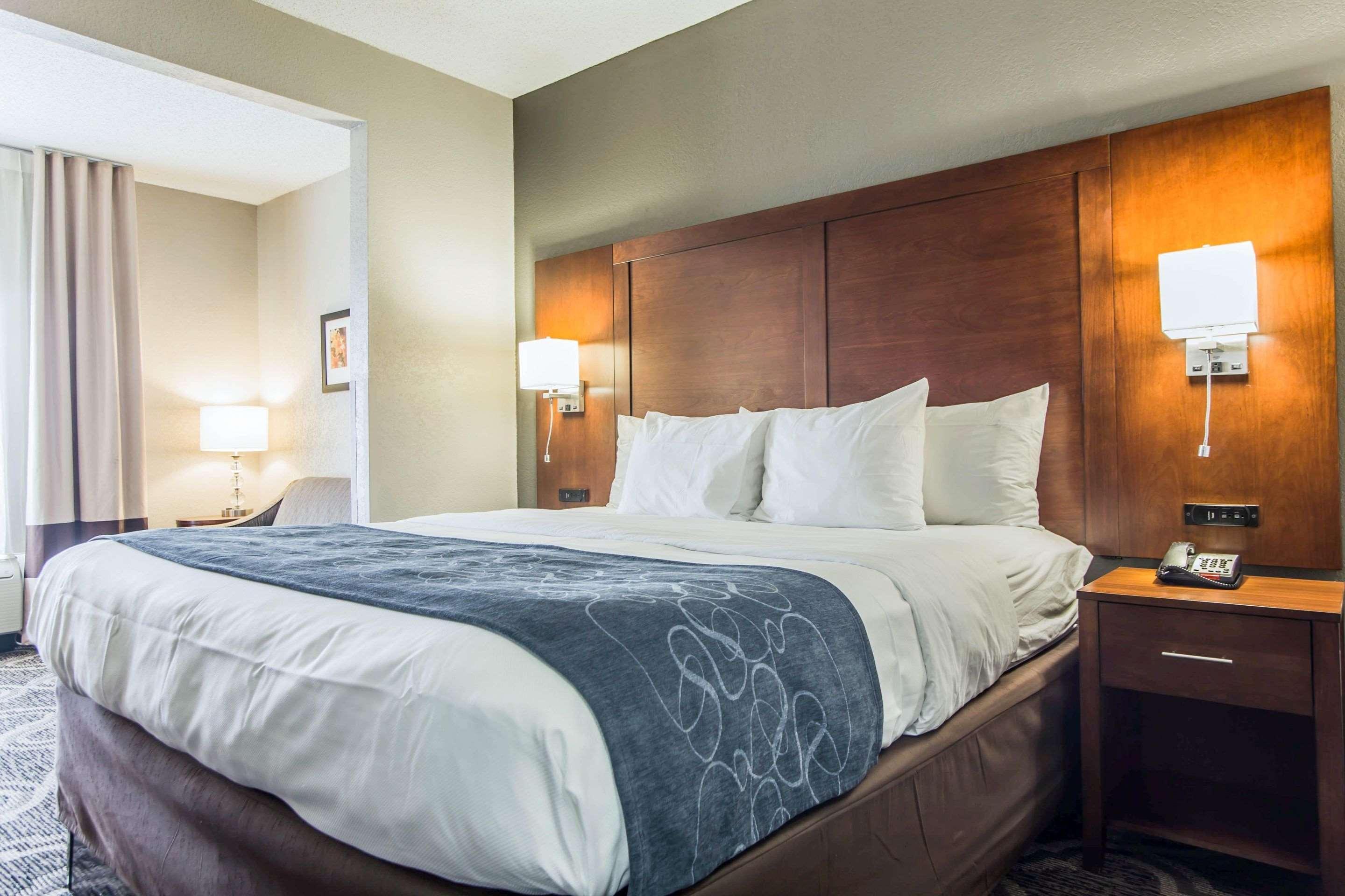 Comfort Suites Pineville - Ballantyne Area Exteriör bild
