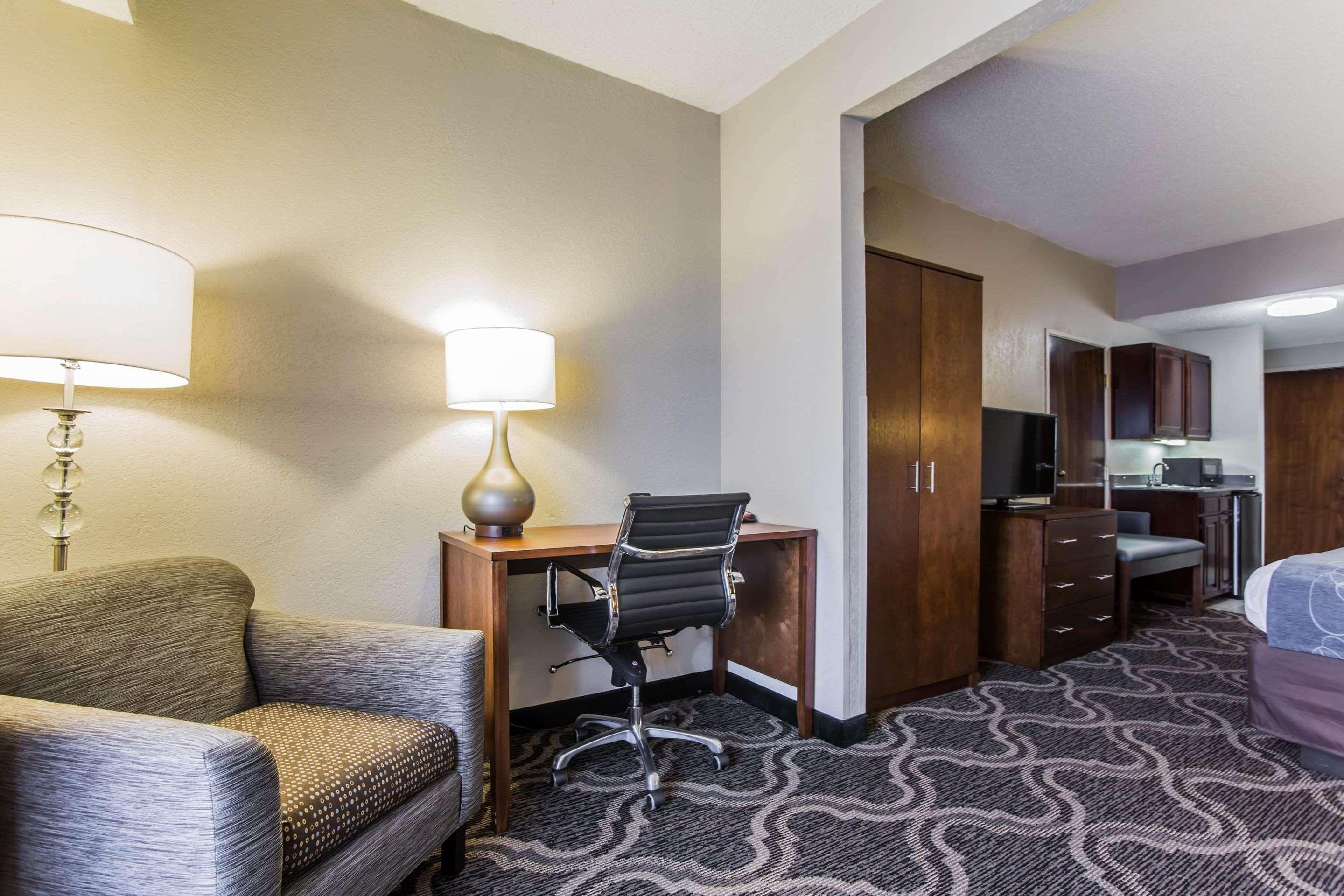 Comfort Suites Pineville - Ballantyne Area Exteriör bild