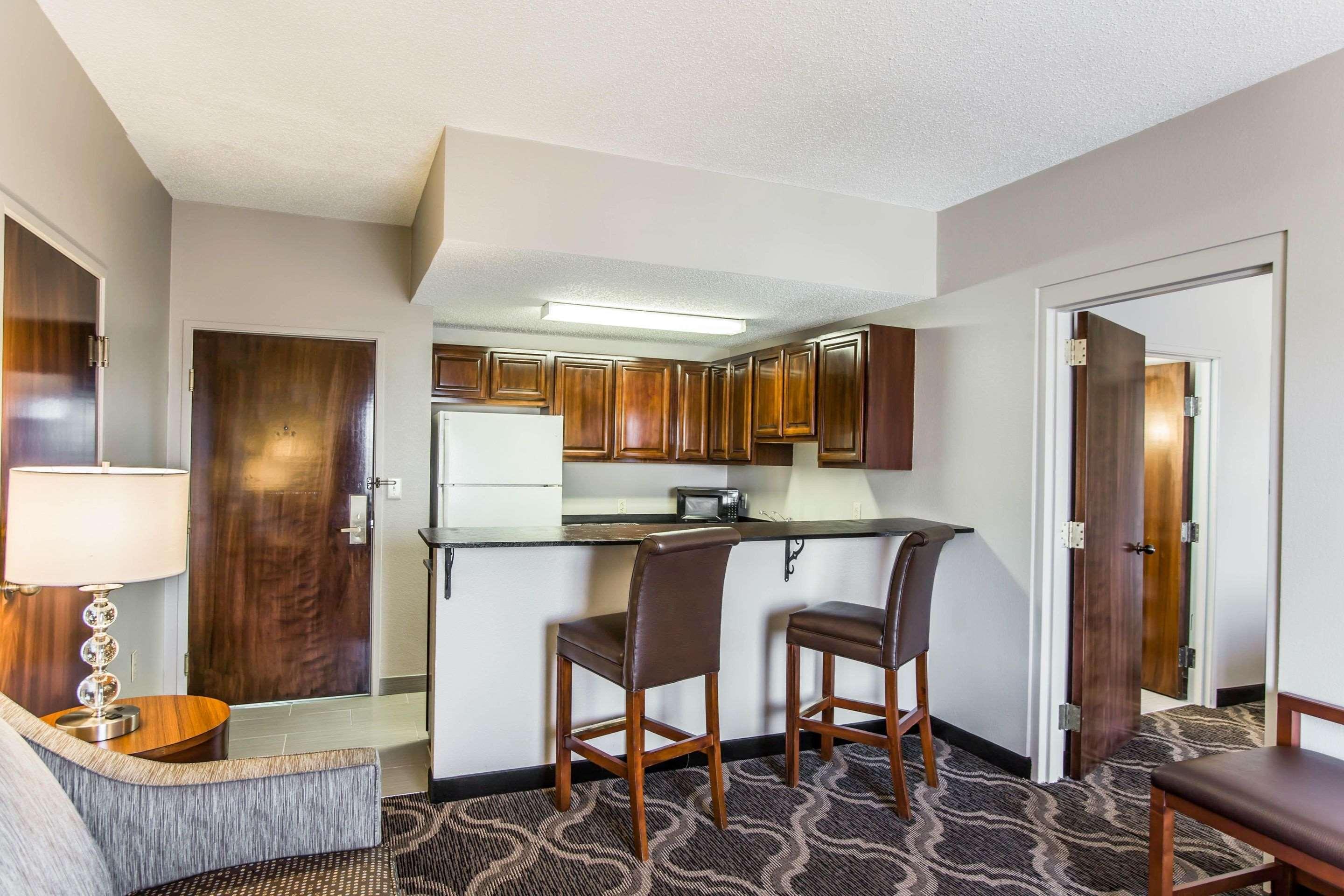 Comfort Suites Pineville - Ballantyne Area Exteriör bild