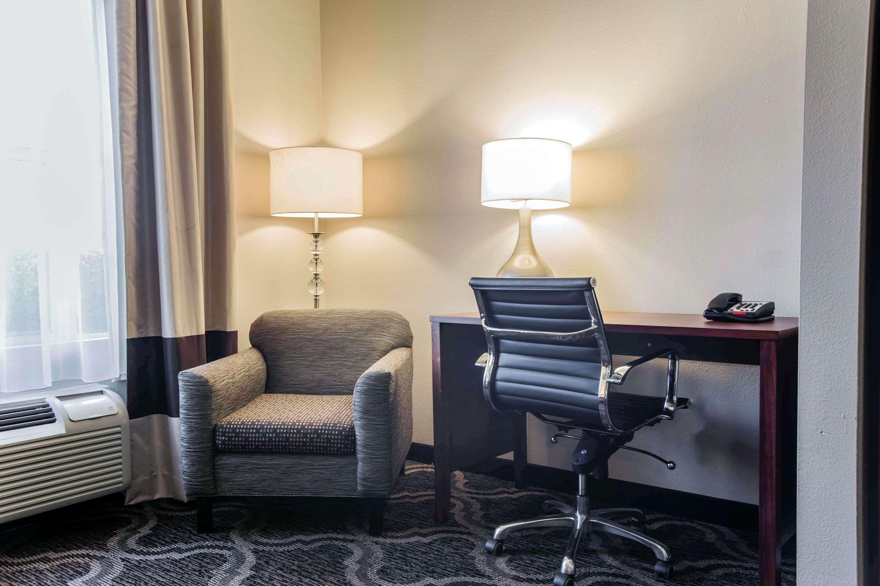 Comfort Suites Pineville - Ballantyne Area Exteriör bild