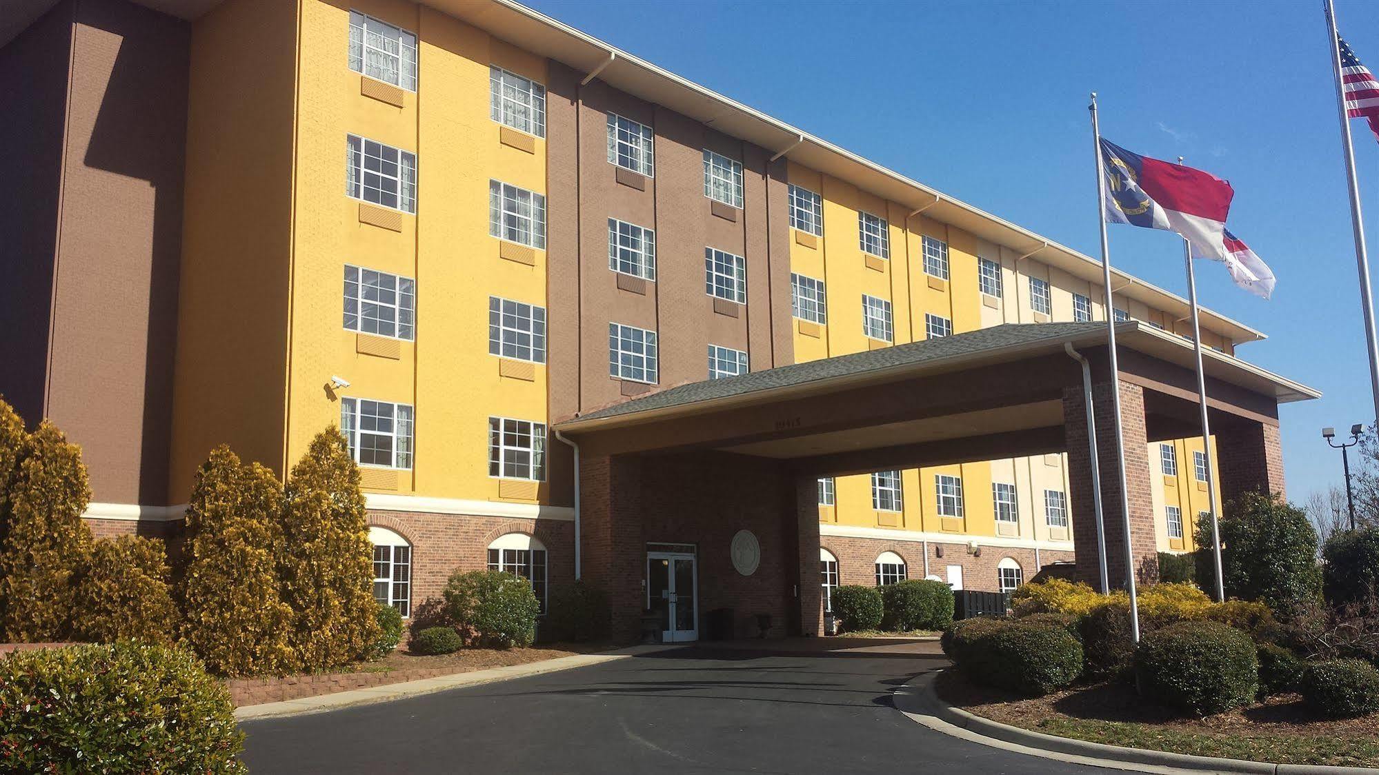 Comfort Suites Pineville - Ballantyne Area Exteriör bild